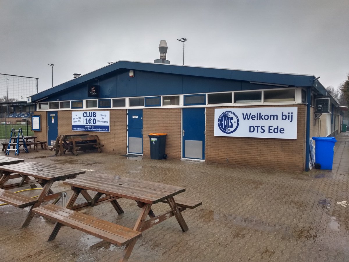 brushreclame's tweet image. 2 #easyframes opgehangen op het sportpark van @DTSEde 

#buitenreclame #reclame #belettering #sign