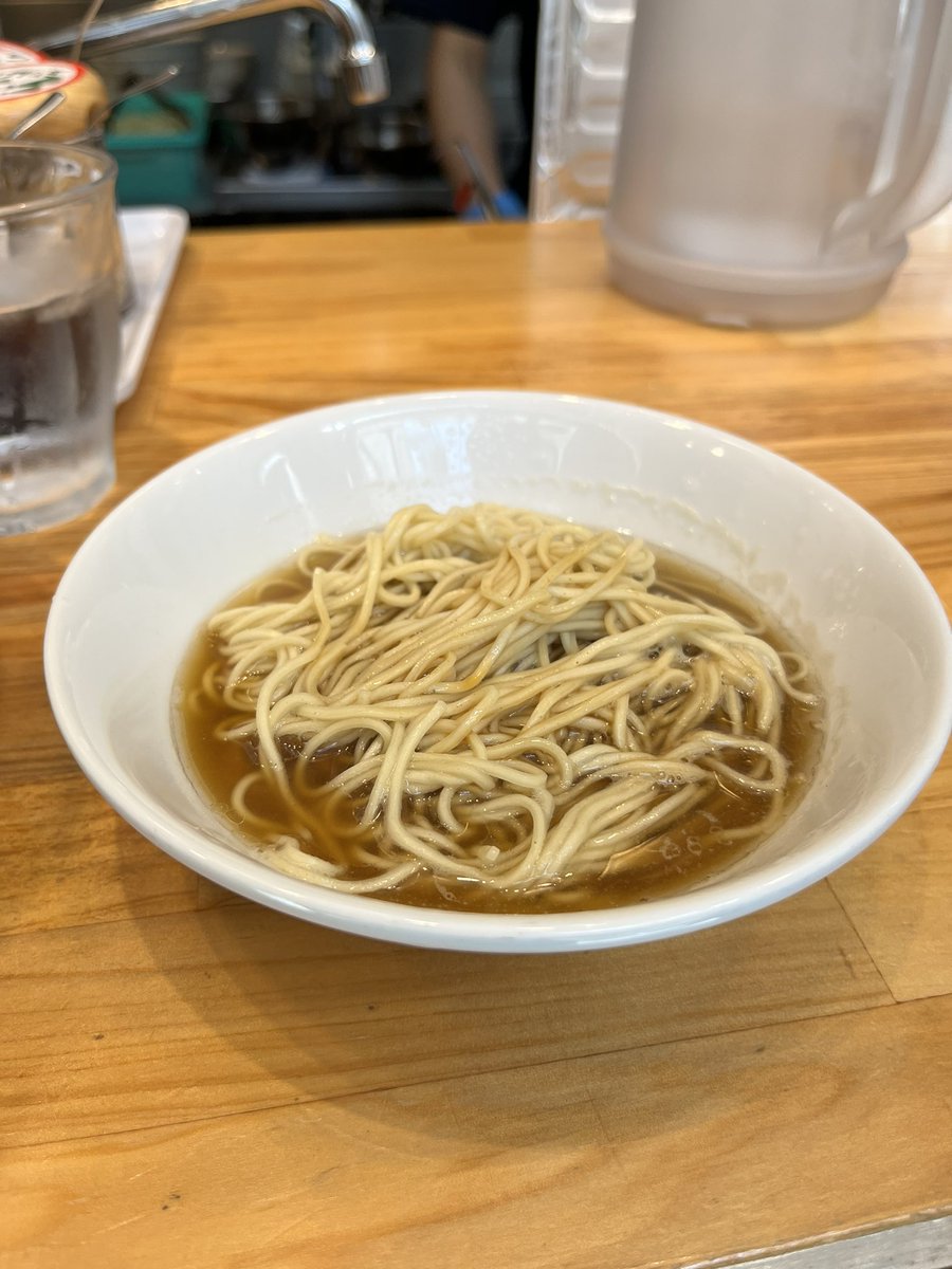 Ken64364's tweet photo. 学芸大学　ナポレオン軒

辛ネギ釜玉大盛りと替え玉
今回は辛ネギ。
やっぱりここのピロ麺美味しい😊
替え玉も良いけどピロ麺が良いから次は並釜玉追加かな？

ご馳走様でした✨ https://t.co/j4MZrn58LT