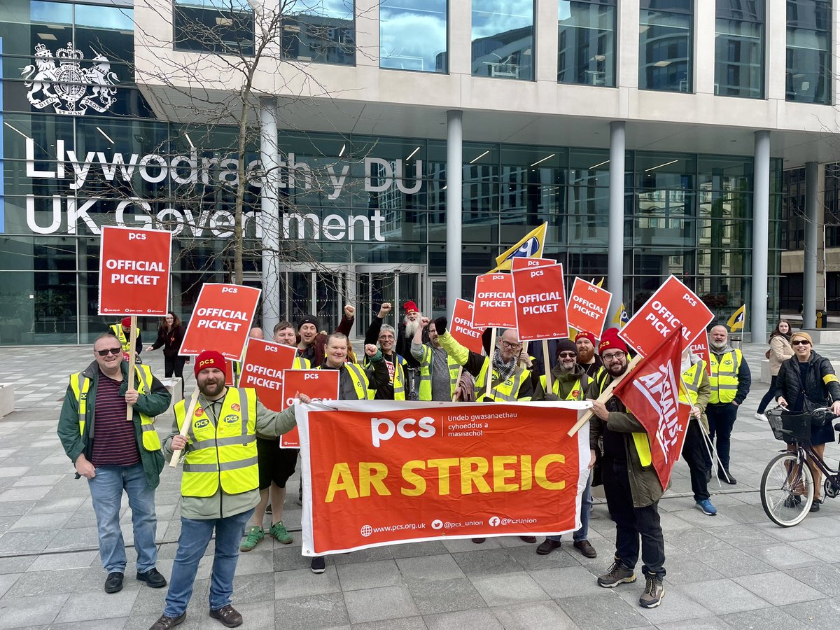 Solidarity to the <a href="/pcs_union/">PCS Union (pcs.org.uk)</a>  <a href="/PCS_Wales/">PCS Wales</a> workers on strike today from <a href="/ucu/">UCU</a> members.
Very strong and vocal picket outside <a href="/HMRCgovuk/">HM Revenue & Customs</a> in Cardiff today.
All power to you!
✊✊✊✊✊✊