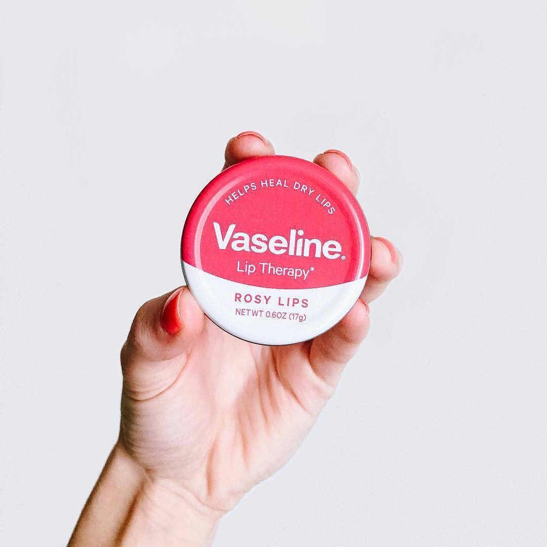 Vaseline Lip Therapy Rosy Lips delivers hydration and a subtle pop of color wherever you are. 💋

#lipcare #vaseline #selfcare #liptherapy #melora