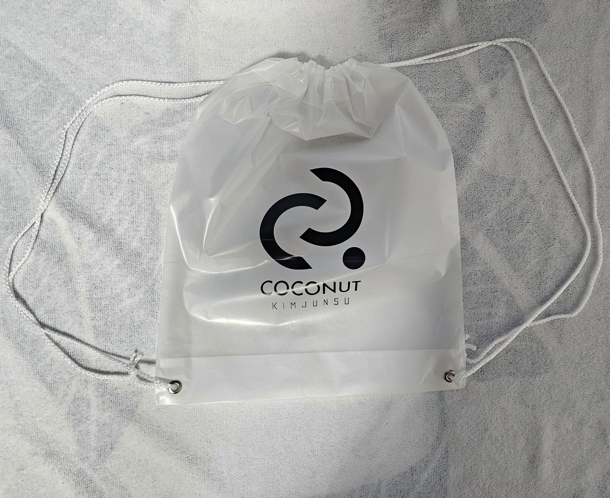 하앙 여뎌분~!! 진다의 야심작👀🌟
콘서트가방 버전2 나왔슴니다🎉
혹시 4월 30일 오시는 맞트분!!!? 소량챙겨갈게요~
지방러라 딱 정 수량만 챙겨가니까 미리말씀해주시기~!!

>> 다음 나눔은 5/14 예정입니둥🫡
>> 탐넘,뜸뜨분들은 위버스 콘 당일, 인증 살짝 받고 나눔할게요❣️