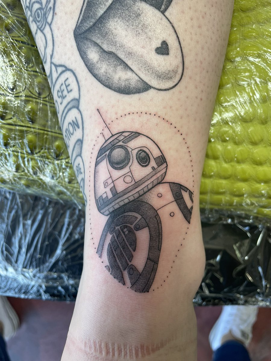 hterenzetti's tweet photo. HEY i have some time tomorrow early afternoon (A SATURDAY) for a couple *small* tattoos!! send me an email with your ideas >:) hlterenzetti@gmail.com https://t.co/hJiWY8jM76