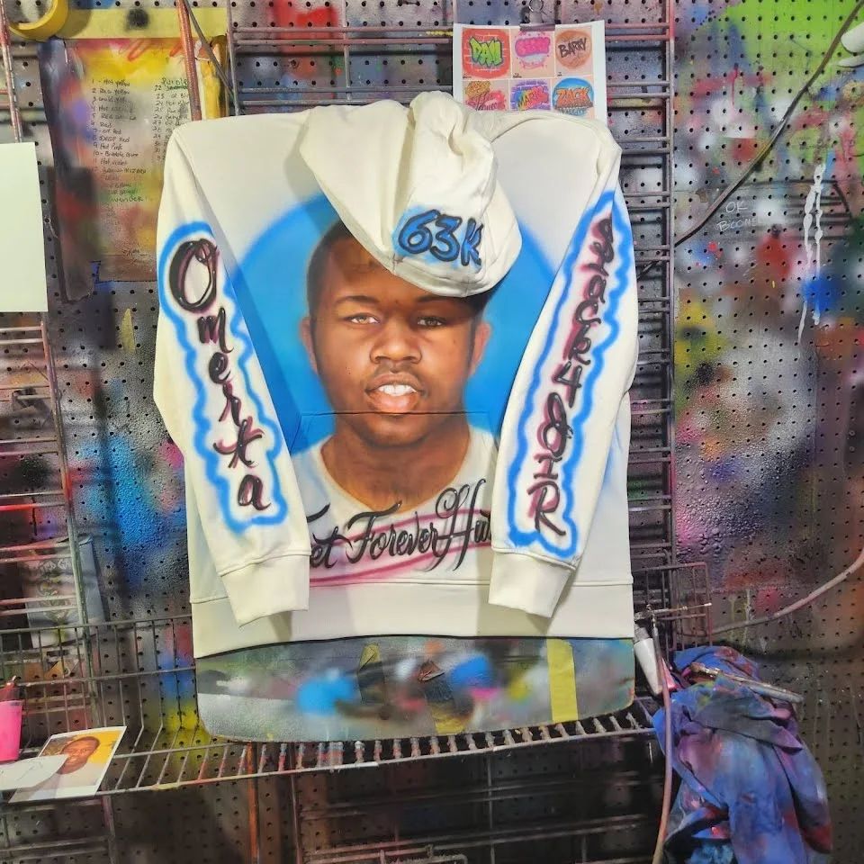 philly_airbrush's tweet photo. Airbrush Memorial RIP Hoodie (Hoody) by Bryon "Mutt" Wackwitz @mutt_airbrush Mutt Airbrush Philadelphia PA @thatguymutt #airbrush #airbrushing #phillyartist #philadelphiaartist #hoody #hoodie #philadelphia #customairbrush #handmade #artcommunity #artofinstagram #localart https://t.co/aTutrLRge3