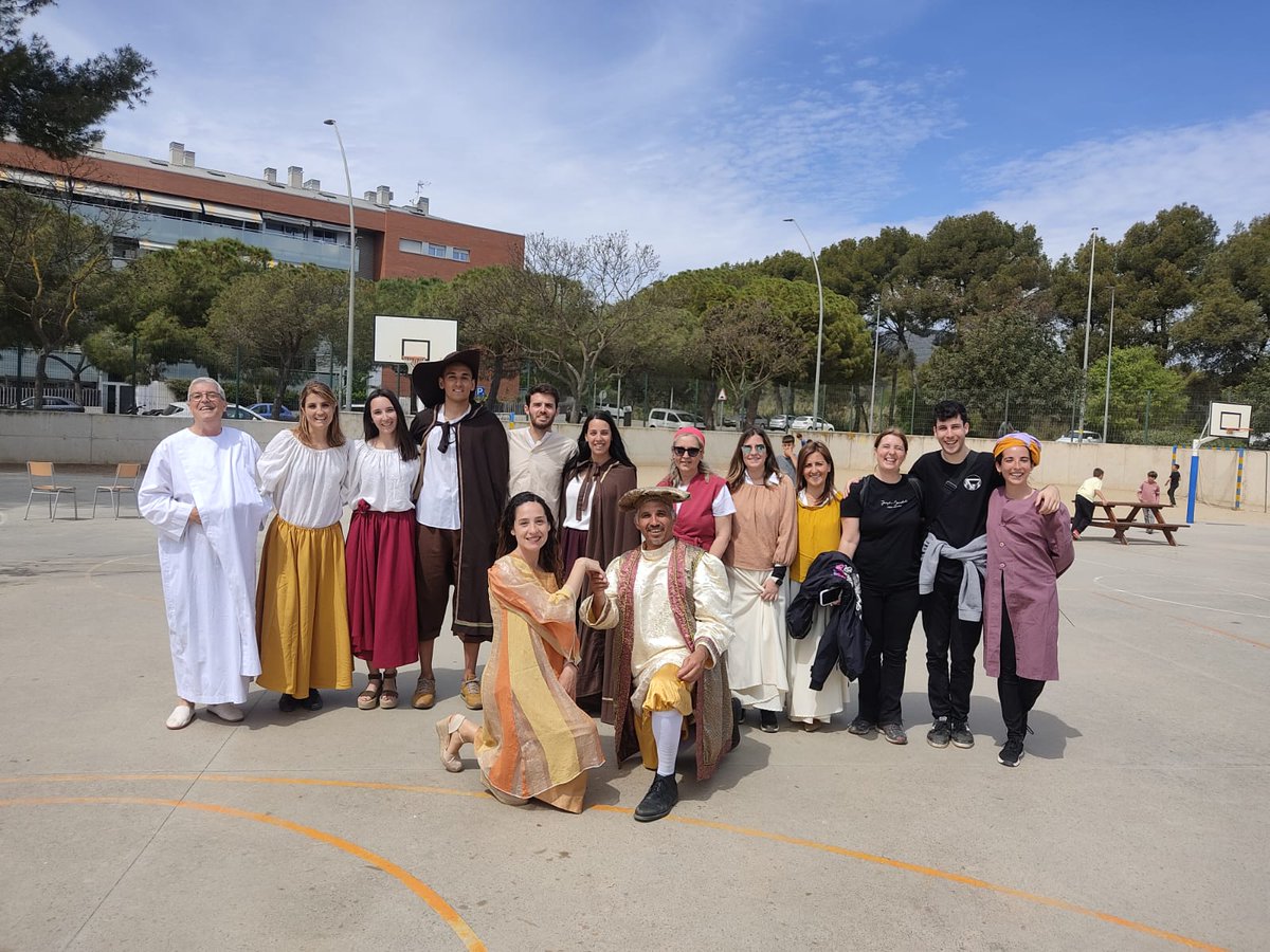 EscolaElsPins's tweet image. Un any més hem gaudit del #DesembarcamentPirata a l'escola!!
Gràcies a @TodoporqueRias i @AjCastelldefels i tots els mestres i alumnes partipants #PRI #2PRI #1PRI @EUErasmusPlus
Felicitats a l'Equip de Cicle Inicial per la fantàstica organització!!
#Cultura #Tradició #SomDelsPins
