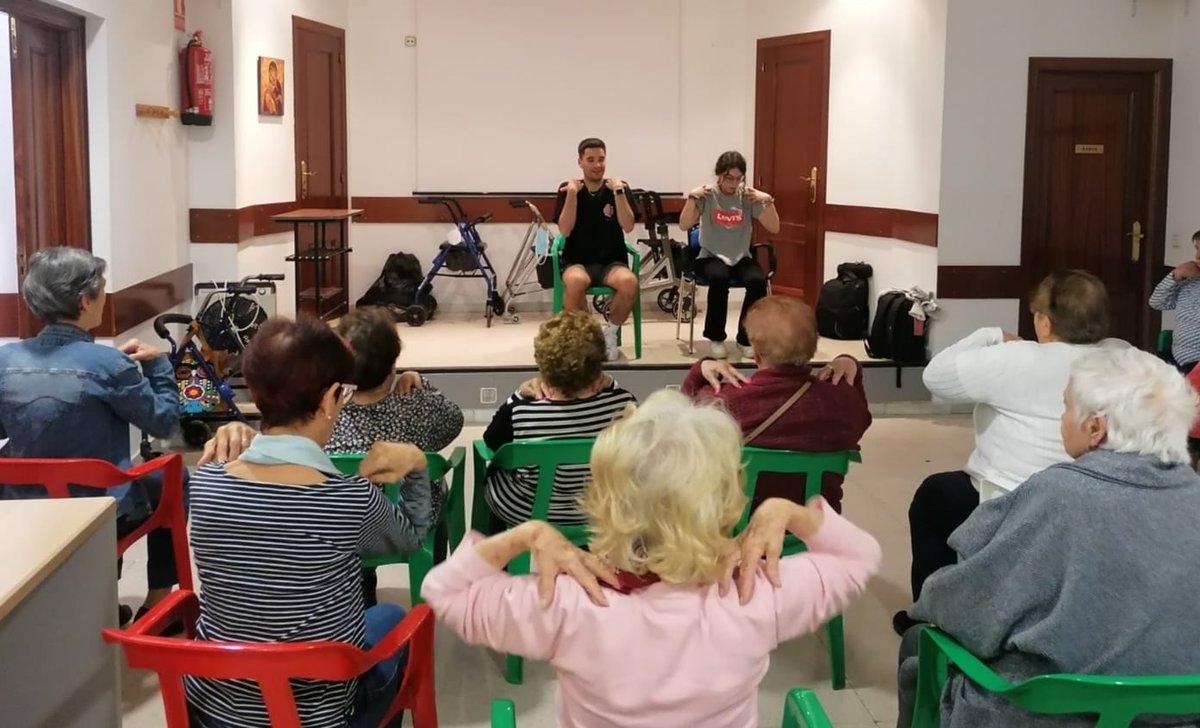 📅 Hoy finalizamos "Entrenamos la mente y las emociones", programa organizado desde el Programa Intergeneracional del SAS dentro de las actividades del grupo de mayores que realiza Cáritas en la parroquia de San Mateo, ¡con dos estudiantes en prácticas del Grado en Psicología!