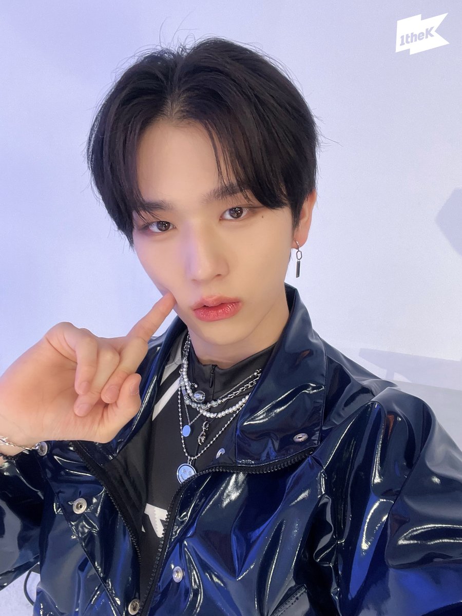 1theK's tweet photo. 방금 전까지는 아이돌이었다가✨ 한순간에 왕자로도 변할 수 있는 것은?👑
 ㄴ #이펙스 🦊
#EPEX #여우가시집가는날 #내돌의온도차 @the_EPEX

#GAPCRUSH 👉 https://t.co/enGdSyaLku https://t.co/1iOvDZQH1Q