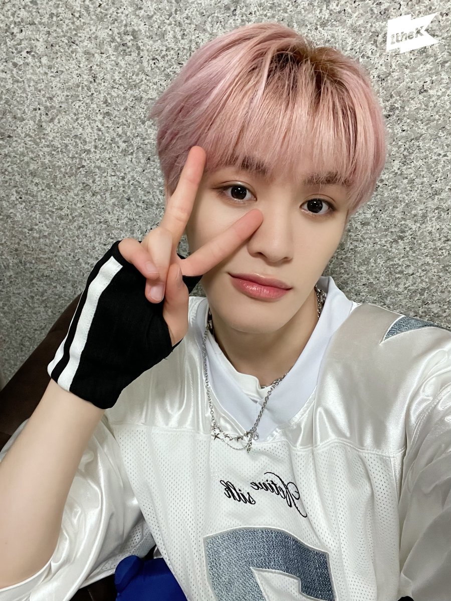 1theK's tweet photo. 방금 전까지는 아이돌이었다가✨ 한순간에 왕자로도 변할 수 있는 것은?👑
 ㄴ #이펙스 🦊
#EPEX #여우가시집가는날 #내돌의온도차 @the_EPEX

#GAPCRUSH 👉 https://t.co/enGdSyaLku https://t.co/1iOvDZQH1Q