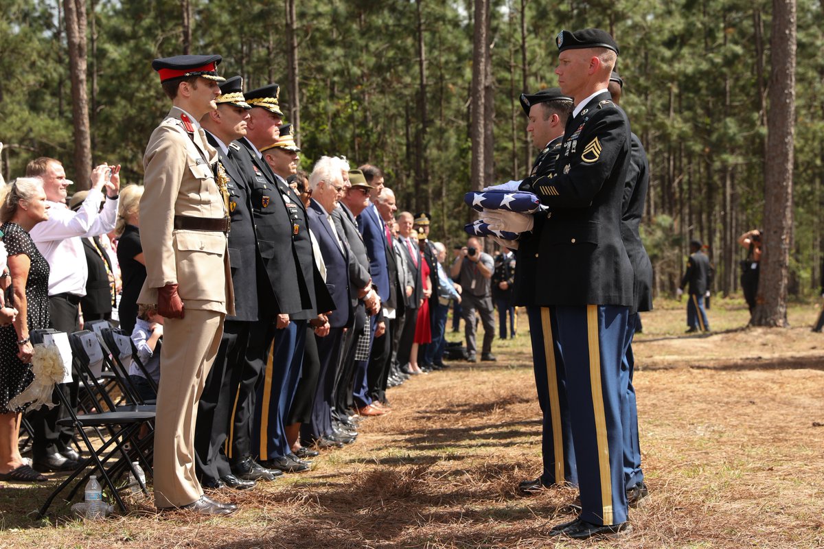 Sweetblossomsss On Twitter RT USNationalGuard During A Burial sweetblossomsss-on-twitter-rt-usnationalguard-during-a-burial