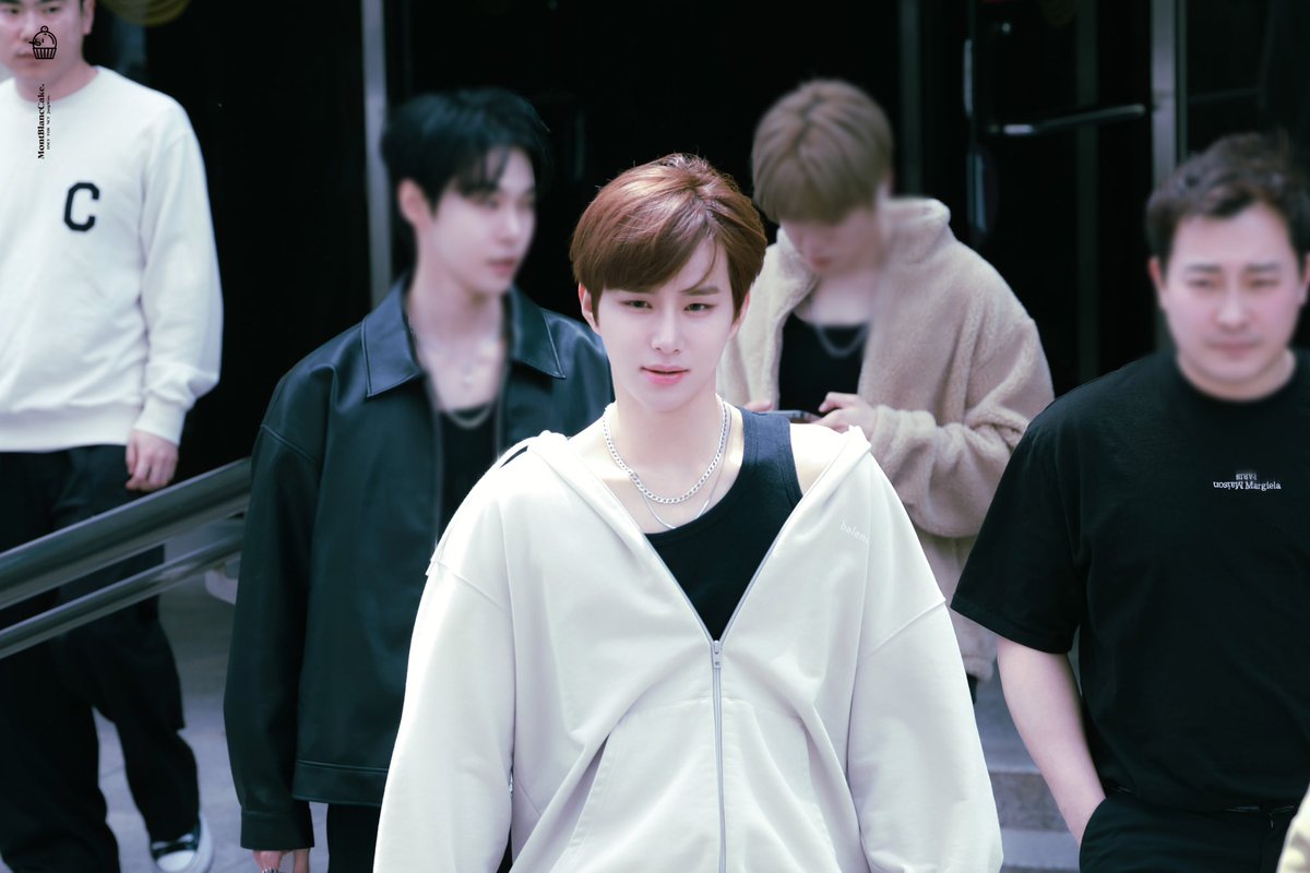 MontBlanc0219's tweet photo. 230428 뮤직뱅크 

청춘 영화 촬영중 🎥🎥🎥

#정우 #JUNGWOO #NCT #NCT127  #도재정 https://t.co/2fT0c8t9nb