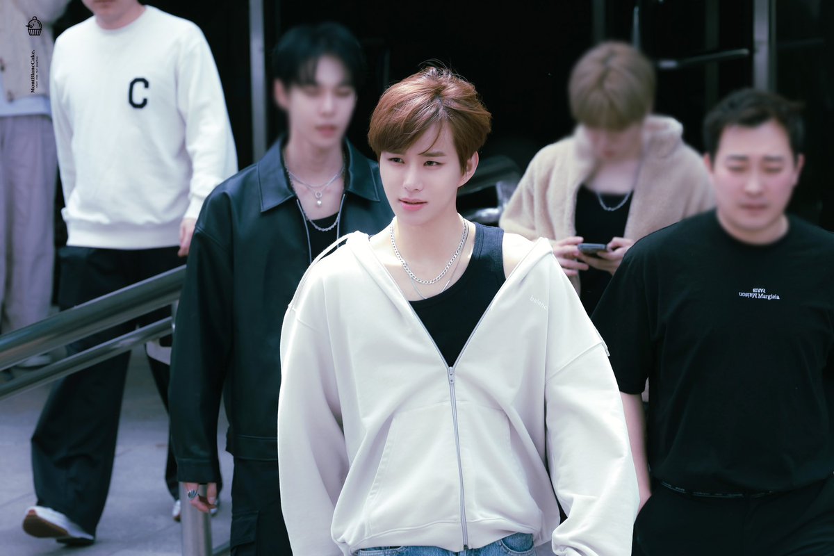 MontBlanc0219's tweet photo. 230428 뮤직뱅크 

청춘 영화 촬영중 🎥🎥🎥

#정우 #JUNGWOO #NCT #NCT127  #도재정 https://t.co/2fT0c8t9nb