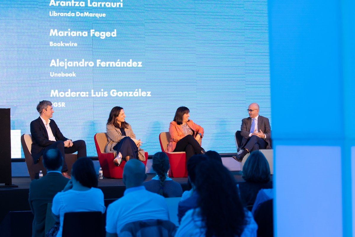 fundacionGSR's tweet image. Hoy se han presentado en @CasaLector datos muy interesantes sobre los contenidos digitales en España. 

Con la participación de Alejandro Fernández @Unebook, Mariana Feged @BookwireEs, Arantza Larrauri @LibrandaDigital y Luis González de la FGSR.

#editorial #digital