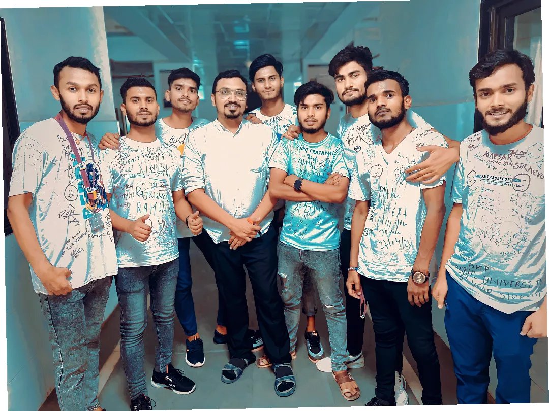 SurendraRaaz7's tweet image. Memorable last day of college☹️ i miss you all of you always 😧😟
#paruluniversity #dphs  #memorable #memorablemoments #memorableexperience #lastday #familymedicine #faculty #students #university