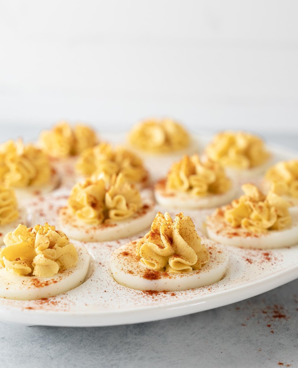 HealthNkitchen's tweet image. This Keto Deviled Eggs recipe is a healthy snack you can prepare ahead of time in just a few minutes, but the taste is sure to impress. 

healthstartsinthekitchen.com/flavor-bomb-de…