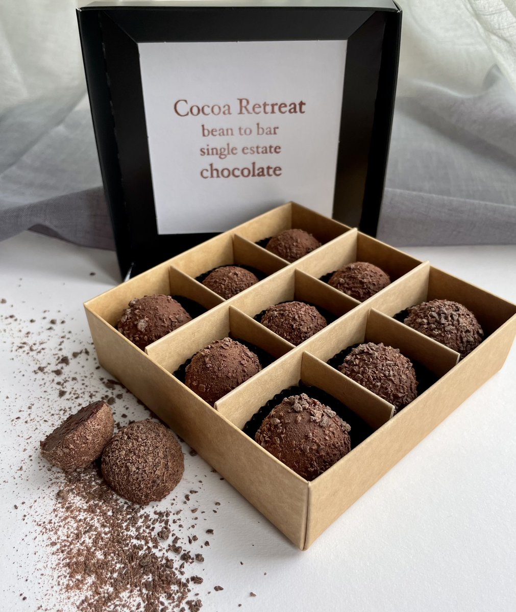 CocoaRetreat's tweet image. Truffle Boxes have arrived!
Choose from Cacao Fruit Truffles, Cobnut Clusters, or a selection of the two.
*I’m taking a break in May - orders placed after May 3rd will be posted out on May 23rd.*
#truffles #chocolateboxes #beantobar #craftchocolate #artisanchocolate