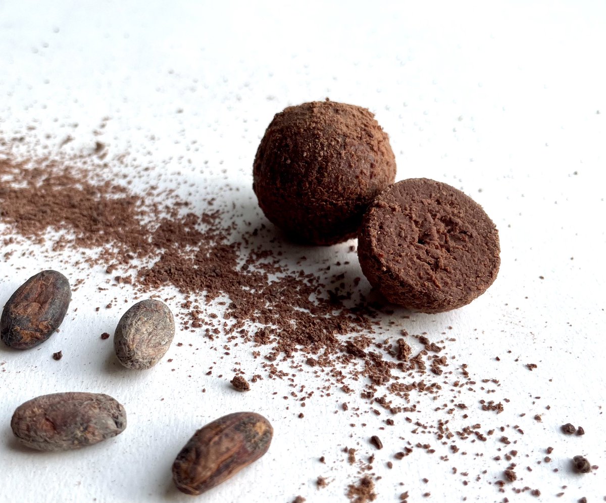 CocoaRetreat's tweet image. Truffle Boxes have arrived!
Choose from Cacao Fruit Truffles, Cobnut Clusters, or a selection of the two.
*I’m taking a break in May - orders placed after May 3rd will be posted out on May 23rd.*
#truffles #chocolateboxes #beantobar #craftchocolate #artisanchocolate