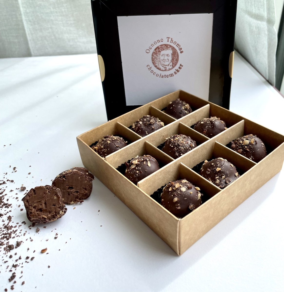 CocoaRetreat's tweet image. Truffle Boxes have arrived!
Choose from Cacao Fruit Truffles, Cobnut Clusters, or a selection of the two.
*I’m taking a break in May - orders placed after May 3rd will be posted out on May 23rd.*
#truffles #chocolateboxes #beantobar #craftchocolate #artisanchocolate