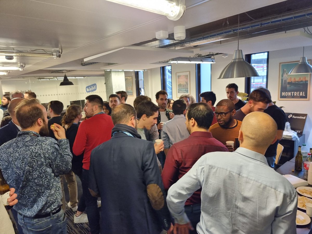 Formind's tweet image. Hier c'était notre première soirée #MNMs (Meet the New Minds) ! L'occasion pour nos nouveaux #Forminders de rencontrer et d'échanger avec les plus anciens 🤩 
Bonne humeur, cohésion et karaoké étaient au programme 🥳
Cette 1ère édition fut un véritable succès ! 💥