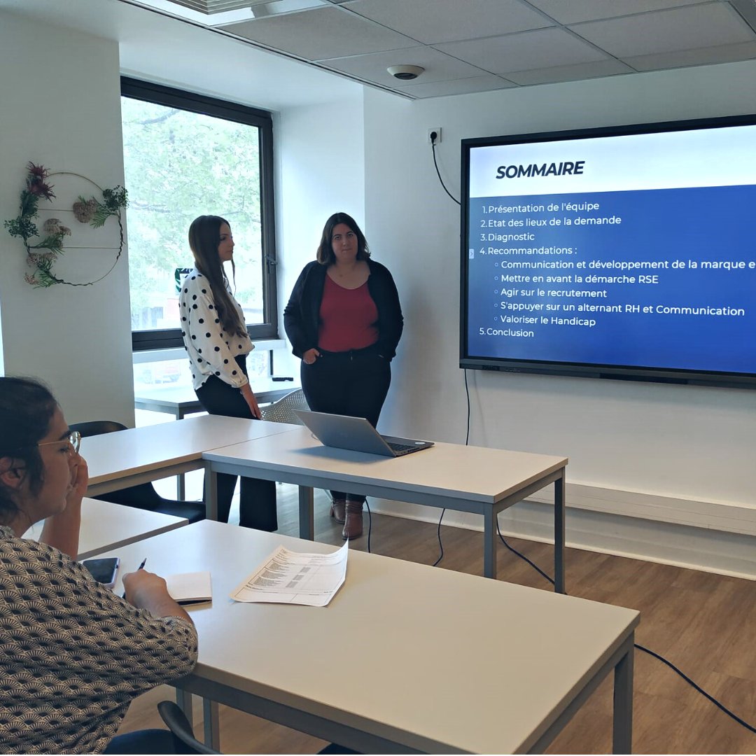 Après plusieurs semaines intensives, durant lesquels nos apprenants ont planché sur les besoins concrets d'entreprises partenaires, l'heure était venue pour tous les groupes de présenter leurs travaux et préconisations . 👏

👏 Félicitations à nos Ms2 qui ont su relever ce défi !