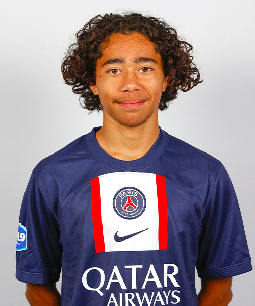 Naoki Ligueul, âgé de 17 ans et joueur du PSG avec les U19, a fait don de 5 mois de son salaire à la Fondation PSG pendant la crise du COVID ! 😲

Initialement, le jeune joueur originaire de Nouméa en Nouvelle-Calédonie voulait donner son salaire aux employés du club qui
