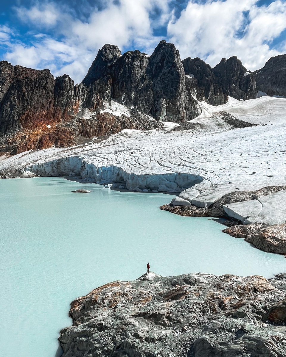 argentinapatago's tweet photo. Trekking al glaciar Ojo del Albino, Tierra del Fuego ❤️‍🔥❄️
Foto: @jainnen https://t.co/i3boRW07bP