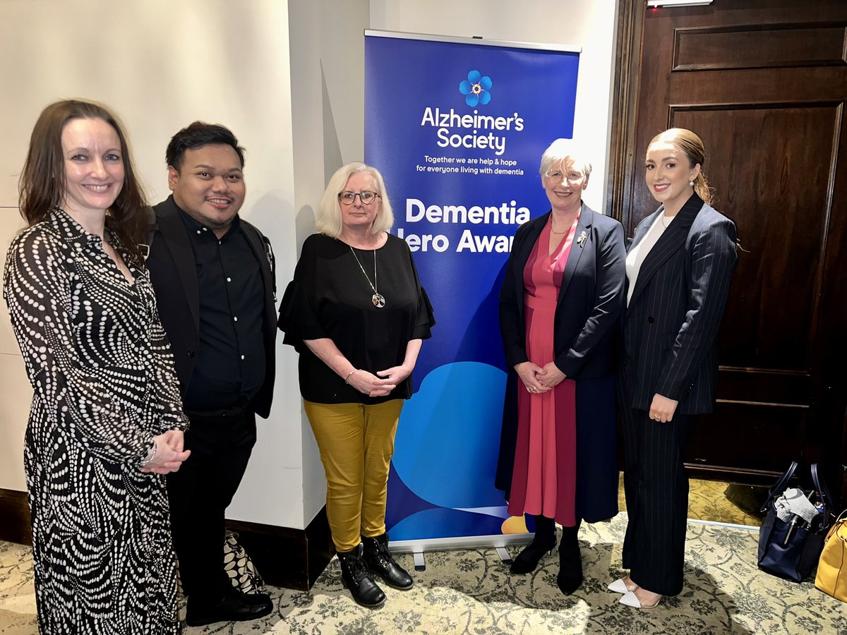 StephCraigRN's tweet photo. The @QUBelfast Dementia Game Team are proud to be at the @alzheimerssoc #DementiaHeroAwards. 💙 https://t.co/wBhFCrjME7