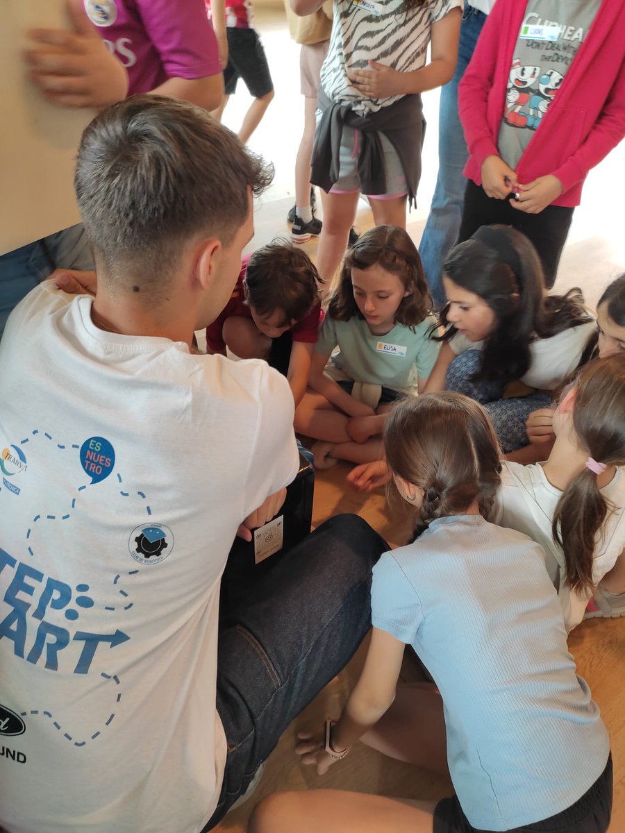 ETSIDI_UPM's tweet photo. En Torreforum, Torredolones, con la iniciativa de #ConectaETSIDI impulsando iniciativas de concienciación a través de mediación, arte e ingeniería #ESNUESTRO Buzones diseñados de forma colectiva y en cooperación colegios Torredolones, estudiantes # ETSIDI y @CREA_ETSIDI https://t.co/m3d1mbc65b