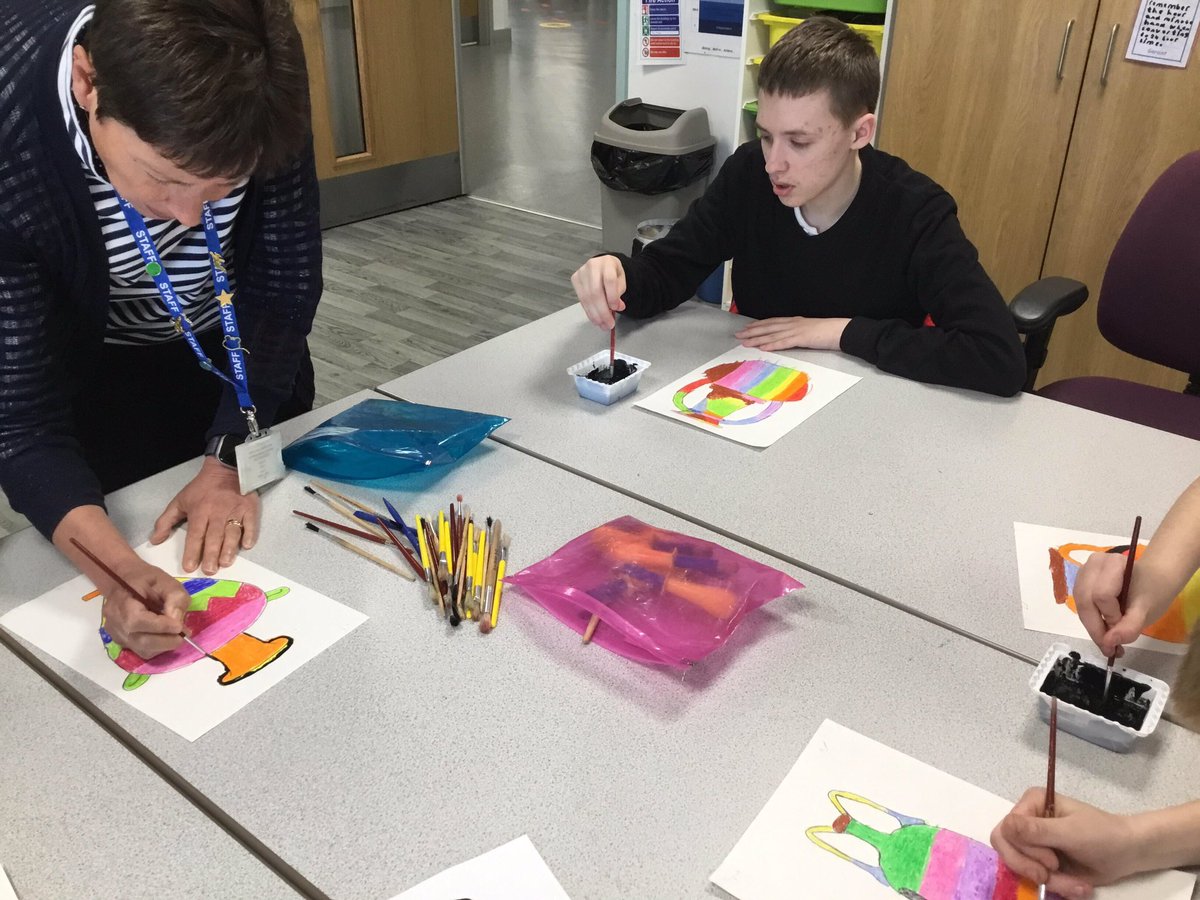 islwynsrb's tweet photo. As Rhymni learn about the Romans, we too get to be creative. This week we’ve studied Roman pottery before creating a colourful design of our own. #learningfromthepast #themedlearning https://t.co/5zd2MLqVC3