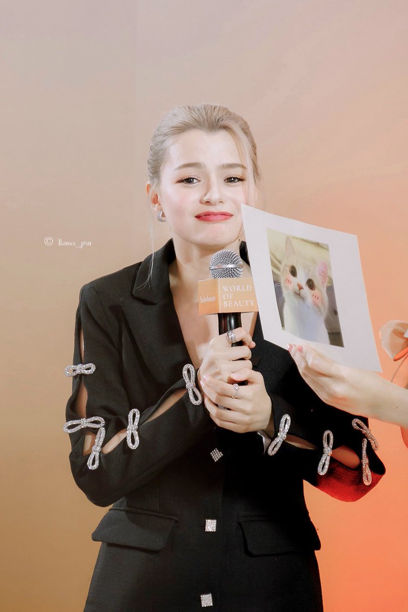 ThanesPra's tweet photo. @AngelssBecky เหมียว 😸#sulwhasooxbecky #beckysangels https://t.co/ZQYfhJus63