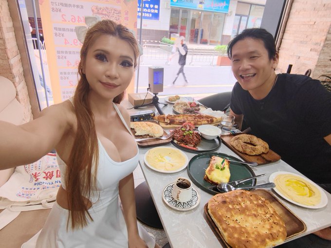 Lunch with @bunniestudios the other day! His first trip back since we dropped Zero-COVID protocols and<a class="tags" target="_blank" title="On Twitter" href="/?out=eyJ0eXAiOiJKV1QiLCJhbGciOiJIUzUxMiJ9.eyJpYXQiOjE3MjQ0MjQ1OTksImlzcyI6InR3cG9ybnN0YXJzLmNvbSIsIm5iZiI6MTcyNDQyNDU5OSwiZXhwIjoxNzU1OTYwNTk5LCJyZWRpcmVjdF91cmwiOiJodHRwczovL3R3aXR0ZXIuY29tL2J1bm5pZXN0dWRpb3MifQ.Ep-uVftGY0GFJ2QmTywrDTqoeisE1RPvQPdqARmEugkK-lXqq0O_KrnmvkOeGVKMFzZsKEjkzrNbbOMxdH7JpQ">@bunniestudios</a>