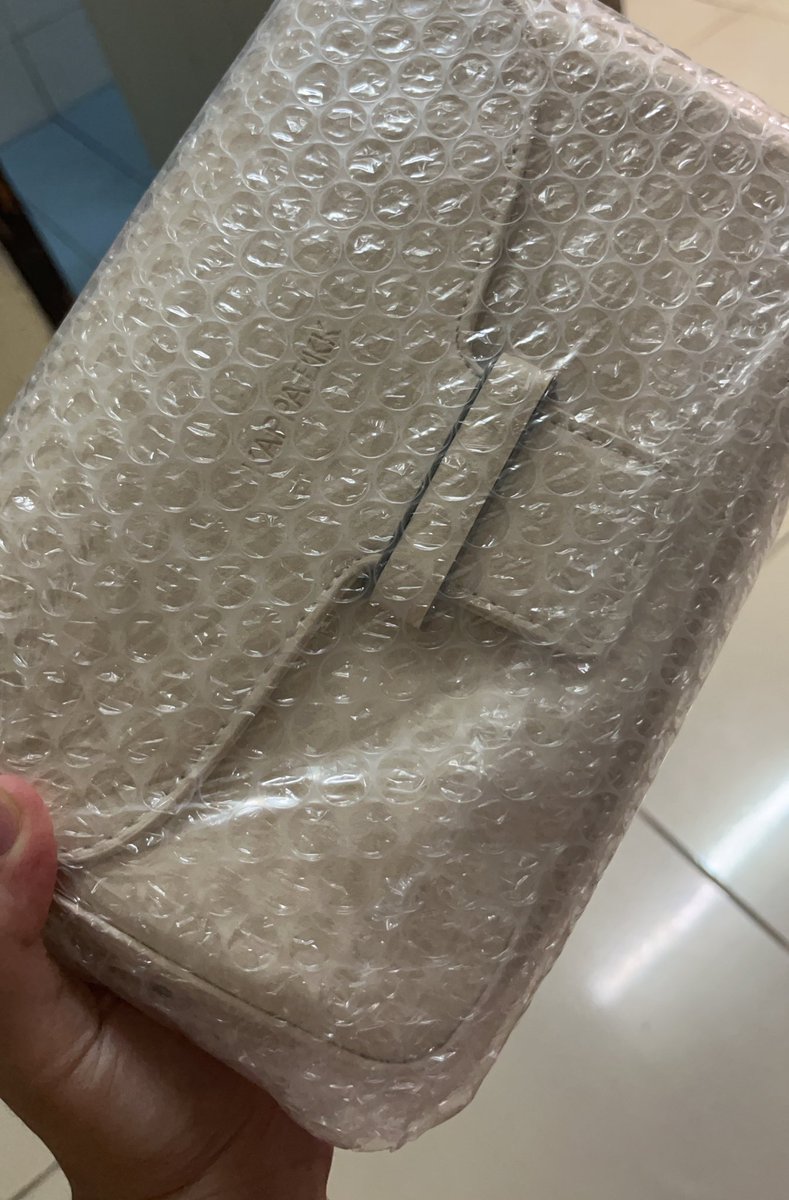 sellpajeng's tweet photo. ส่งต่อ กระเป๋ารุ่น monday bag สี ivory มือ1 ราคาเต็ม650 ส่งต่อ600รส สอบถามเพิ่มเติมได้เลยค่า ยังไม่ได้ใช้งานค่ะ #ส่งต่อกระเป๋า #ส่งต่อkappabkk #kappabkk #ส่งต่อกระเป๋ามือ2 #ส่งต่อกระเป๋ามือสอง #กระเป๋าสะพาย #ส่งต่อเสื้อผ้า https://t.co/H6F10SdJ3C