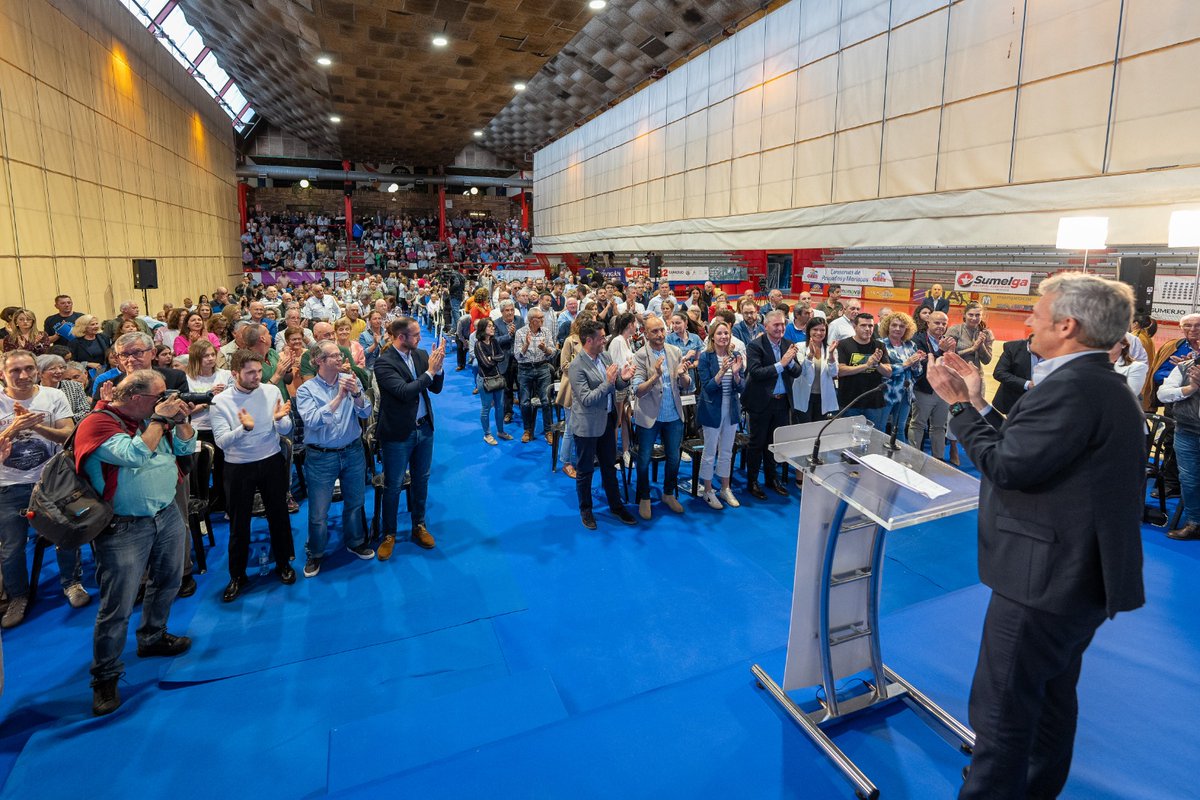 🔵 Pois onte vivimos un novo subidón de enerxía e ilusión dos moitos que xa levamos nos actos do @pontevedrapp.
Desta volta foi no Porriño, coa presenza de @AlfonsoRuedaGal, no acto de presentación da candidatura do @ppdoporrino liderada polo @alcporrino Alejandro Lorenzo.