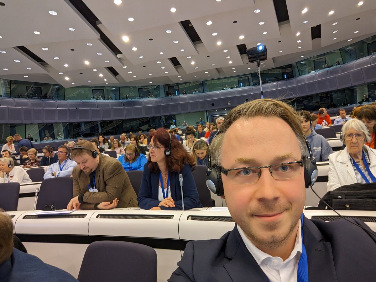 MantasPupinis's tweet photo. Excited to join the citizen panel on learning mobility today as a knowledge committee member! A great exercise in participatory democracy! #learningmobilityeu #citizenpanel https://t.co/HhgxFLSr5K