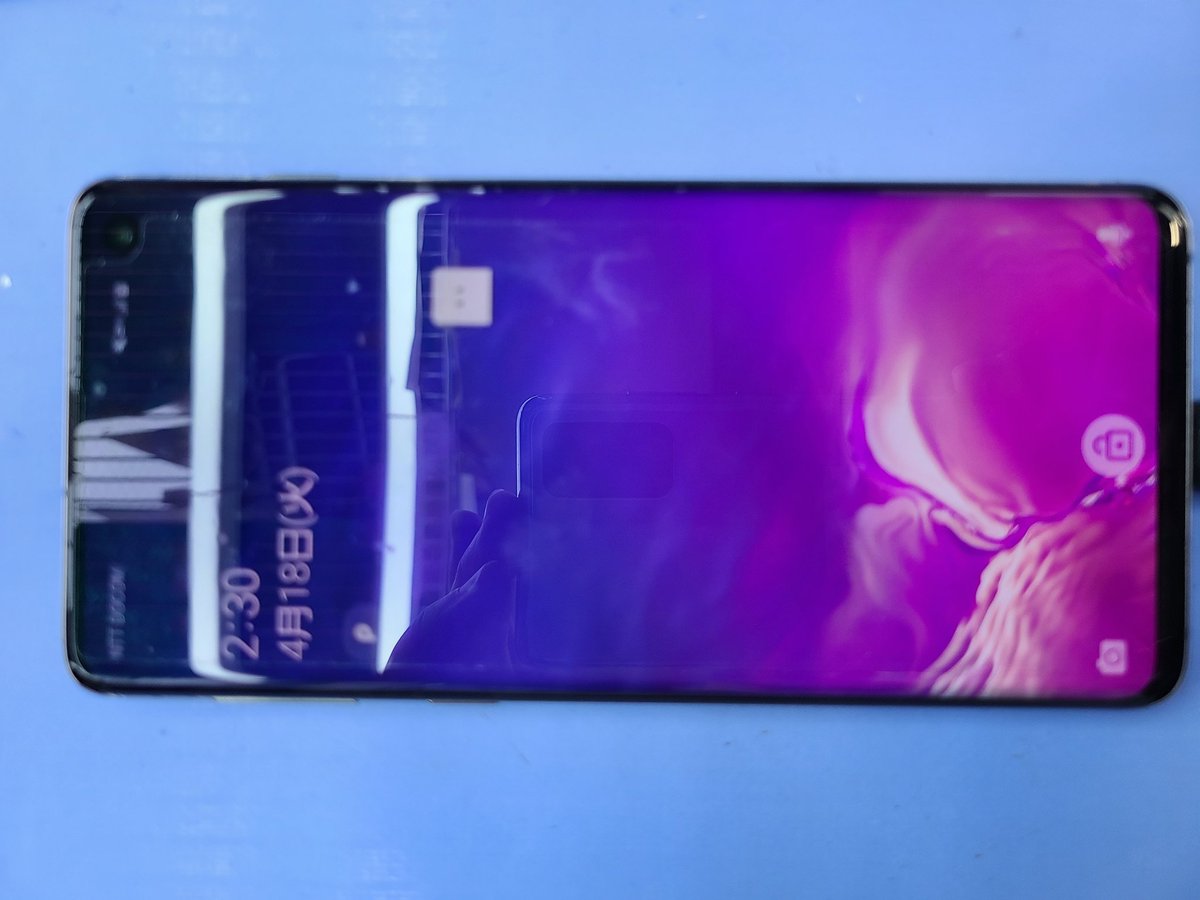 smartmax_repair's tweet image. #GalaxyS10
バッテリー膨張交換修理のご依頼です！いつも当店をご利用頂き誠にありがとうございます🙇
こちらお預かりした時にはすでにリアパネルを浮かす程膨張が進んでおりました😵💦
パンパンに膨らんだバッテリーを新品バッテリーと交換して無事に修理完了です✨
#スマートまっくす
#即日
#修理