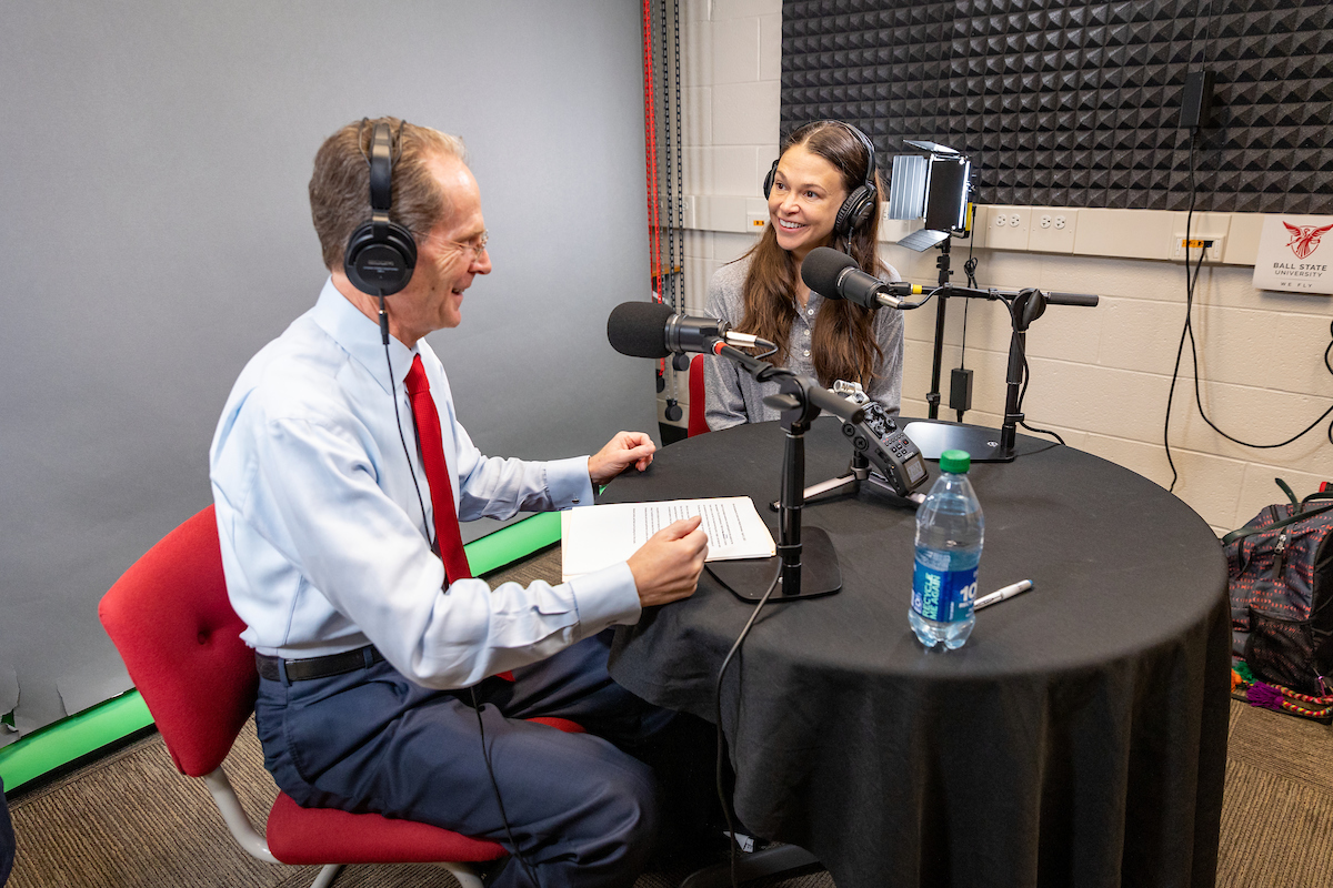 PresidentMearns's tweet photo. For the latest episode of my podcast, I interviewed two-time Tony winner and @BallState instructor Sutton Foster. We discussed highlights of her career and why she loves working with our students. I hope you’ll listen to our conversation: https://t.co/pfiRGXcK0s https://t.co/84O6XlqkJ9