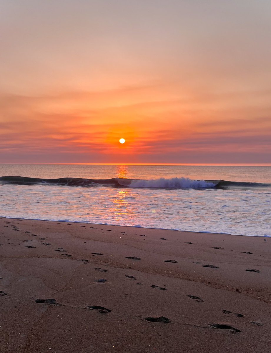 mandabgp's tweet photo. OBX sunrises have my heart https://t.co/50qQNfCbFF