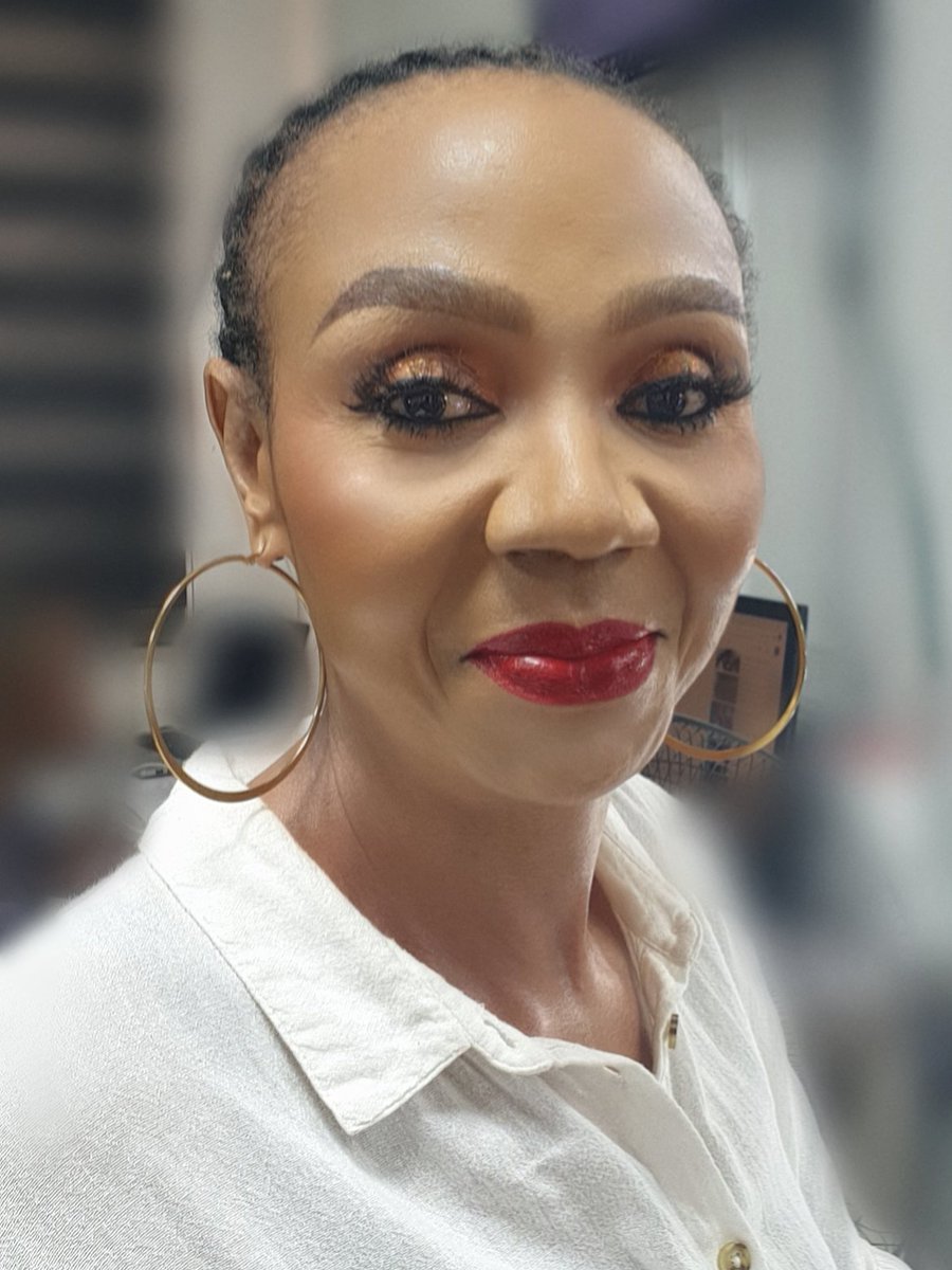 osei_makeup's tweet photo. Age appropriate makeup 🤩
Keep it hydrated, soft, clean 💦💙 https://t.co/GEvXh41HYT