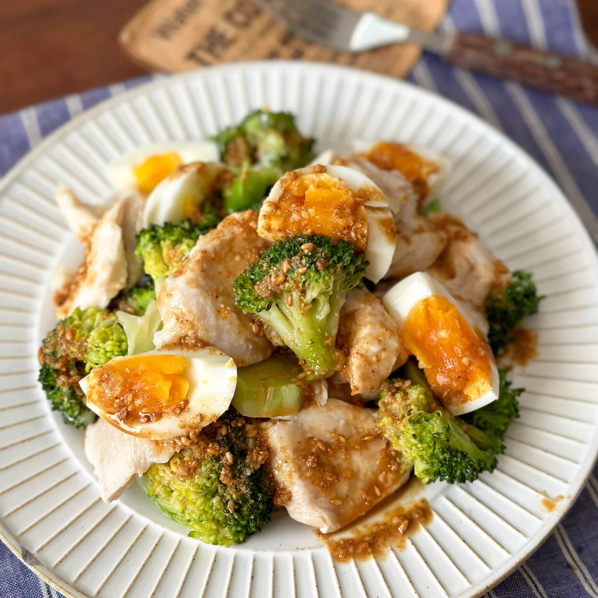 胸肉が驚くほどしっとり♪『レンジで簡単！鶏とブロッコリーの旨だれ』