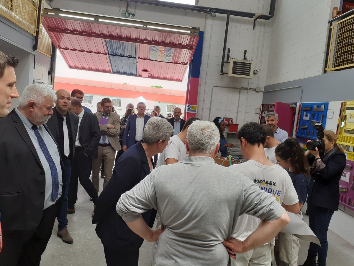 Seb_Felix_PE's tweet photo. Aujourd'hui à Morcenx,  visite du cfa btp par Mme La Ministre Darrieussecq :
Échanges sur les métiers de la filière et les débouchés.
Prochainement à l'agence de Mont de marsan,  venez découvrir ces mêmes métiers par les Artisans Messagers de la @capeb_fr #AvecPoleEmploi https://t.co/CnMx32EM4E