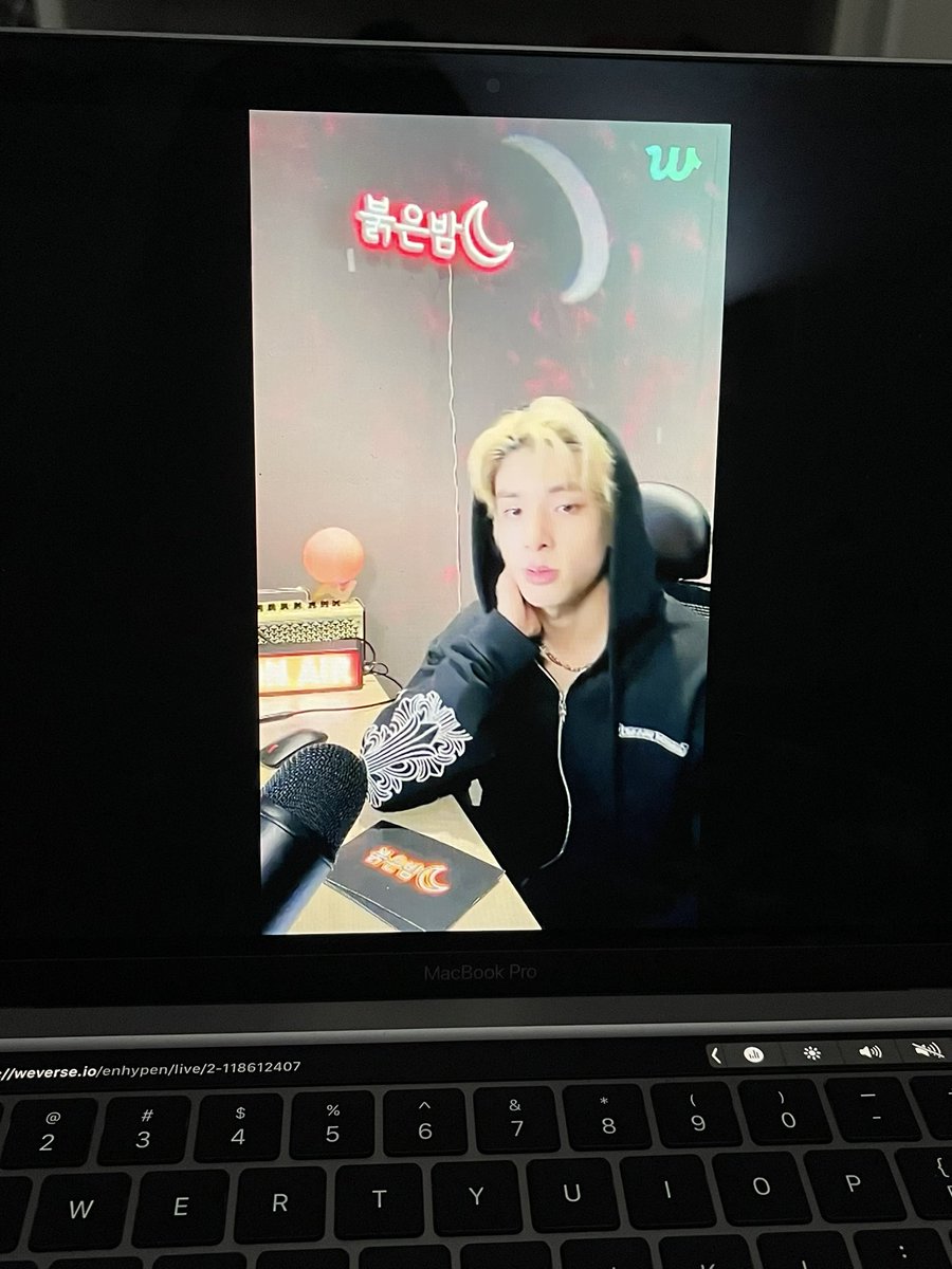 jakescenery's tweet photo. HE SAID THEY FILMED THE MV IN POLAND AND NOW IM HYPERVENTILATING IM DYING HES SO HOT JAKE WHAT DO YOU WANT DROM ME

DJ JAKE ON RED NIGHT RADIO

#RedNightwithJake  #ENHYPEN_JAKE #엔하이픈_제이크 #제이크 @ENHYPEN_members @ENHYPEN https://t.co/MQFWACmmN6