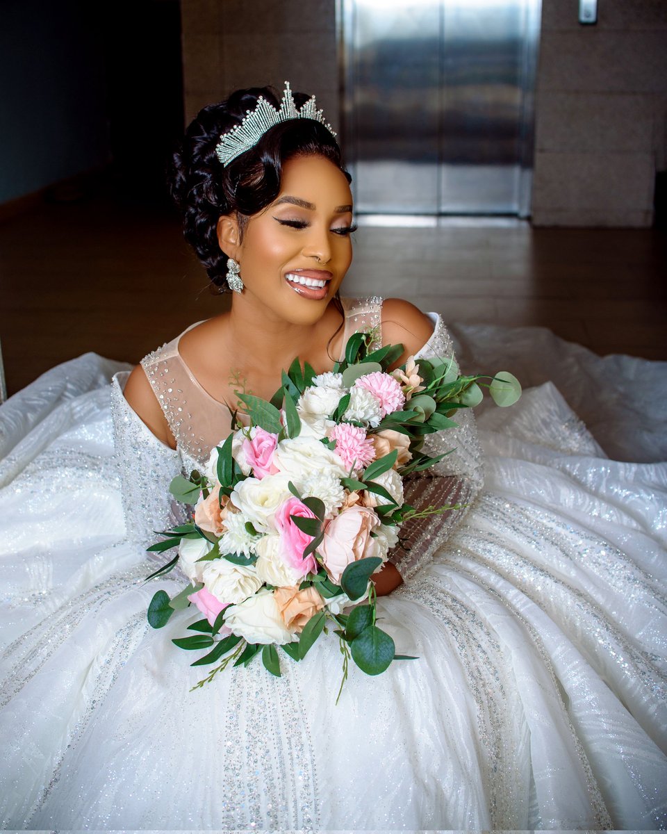 osei_makeup's tweet photo. Dear 2023 brides, this beauty awaits you booking our bridal makeup experience.
DM now for more! https://t.co/Pg7mEfCUWP