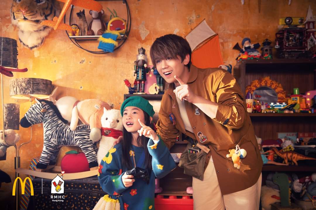 sasa54li's tweet photo. After launching his own brand #KeungTo continues his work as ambassador for McDonald's children's home his first launch t-shirt proceed will go to the charity 
Watch his new song mv for the charity.
#KeungTo is definitely Angel! 
#McDonaldshk
https://t.co/0BA3VMrpEf https://t.co/0zt3BMHYcr