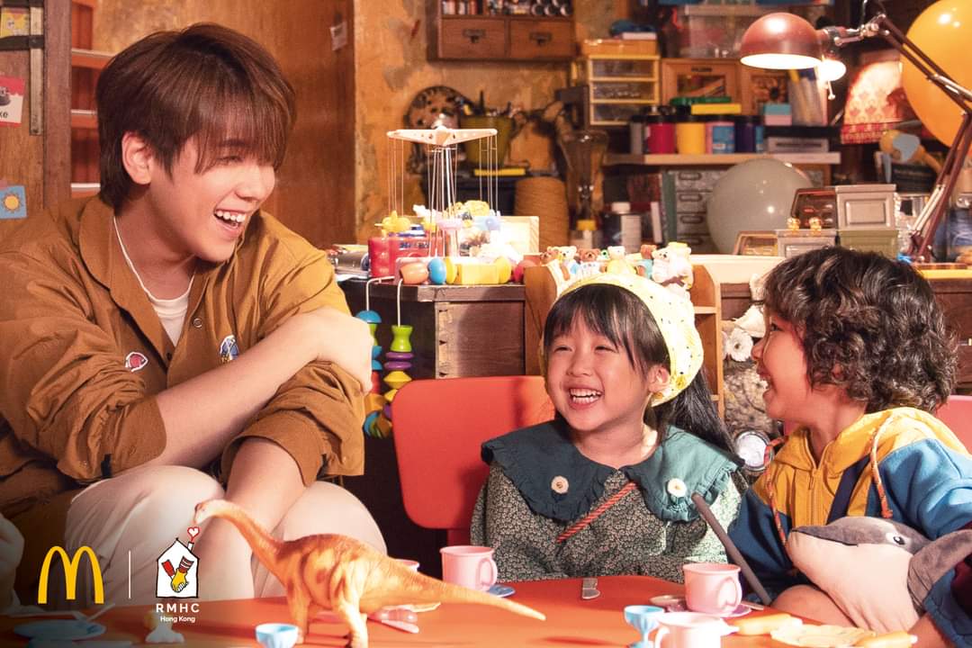 sasa54li's tweet photo. After launching his own brand #KeungTo continues his work as ambassador for McDonald's children's home his first launch t-shirt proceed will go to the charity 
Watch his new song mv for the charity.
#KeungTo is definitely Angel! 
#McDonaldshk
https://t.co/0BA3VMrpEf https://t.co/0zt3BMHYcr
