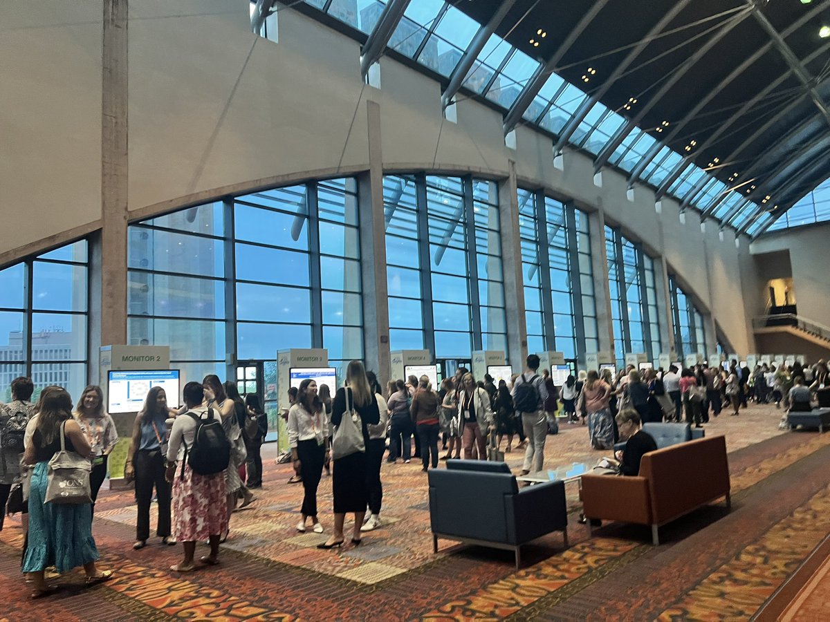 karinbuck's tweet image. Posters and the authors to start another great day of learning and sharing #ONSCongress2023. Proud to see so many incredible bodies of work from impressive sites that also support #scalpcooling. @FoxChaseCancer @fredhutch @MSKCancerCenter @PennCancer