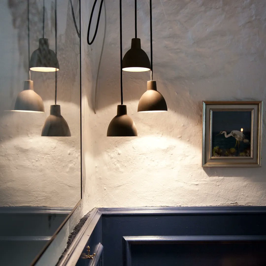 Inspyerlighting's tweet photo. The Toldbod collection by @LouisPoulsen emits soft downwards directed light. The Louis Poulsen design team developed the Toldbod family based on the light distribution of the PH Ellipse reflector: the last street light concept by Poul Henningsen.

https://t.co/CvvuWlxiDn https://t.co/oWGfrpBndn
