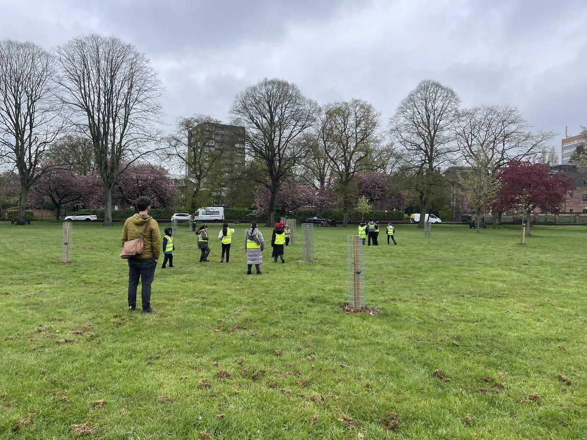 MrsFuery's tweet photo. We had a fantastic morning planting fruit trees in our local area! Thank you Balsall Heath @fruitnutvillage looking forward to more projects in the future! #BalsallHeath @PercyShurmerAET #community #aiminghigh https://t.co/J8rtSeRhsH