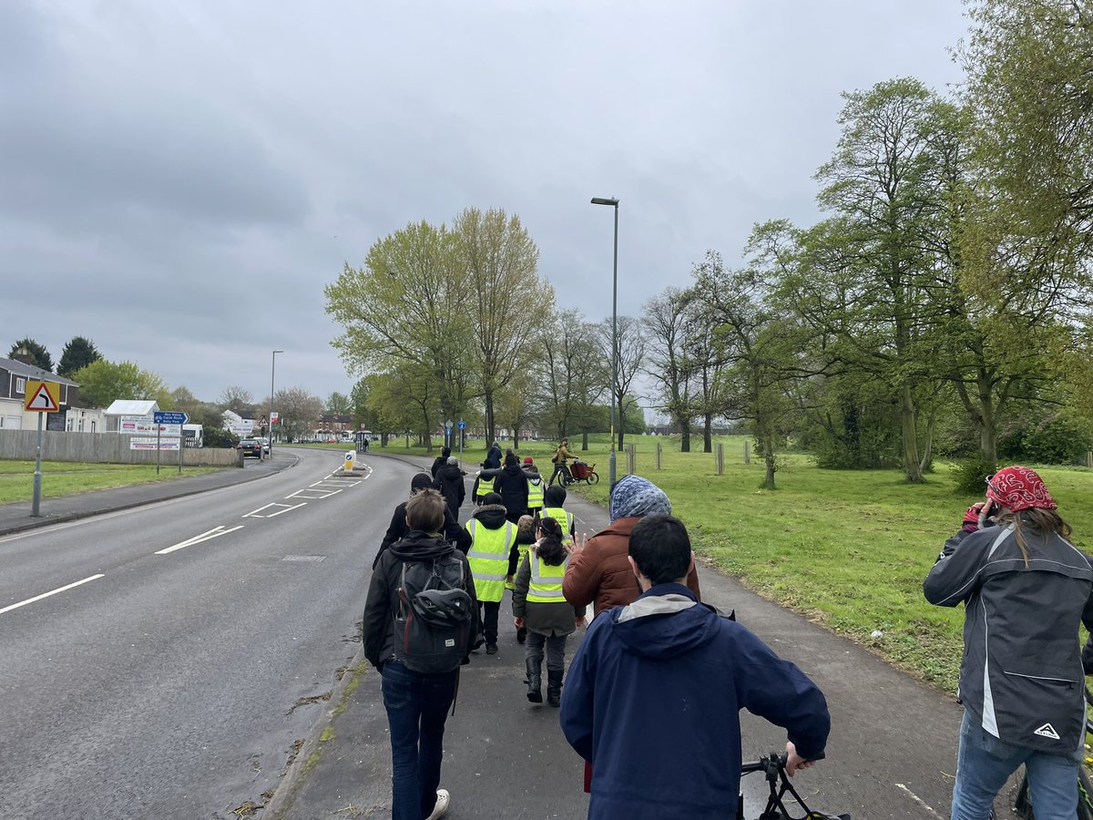 MrsFuery's tweet photo. We had a fantastic morning planting fruit trees in our local area! Thank you Balsall Heath @fruitnutvillage looking forward to more projects in the future! #BalsallHeath @PercyShurmerAET #community #aiminghigh https://t.co/J8rtSeRhsH
