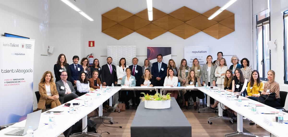 Ayer iniciamos con gran éxito #TalentoAbogacía, un Foro de Innovación y Tendencias en #RRHH en la Abogacía organizado por <a href="/IurisTalent/">IurisTalent</a>  y la <a href="/epjcomplutense/">Escuela de Práctica Jurídica de la UCM</a>, con la colaboración de <a href="/LgalReputation/">Legal Reputation</a>. ¡Gracias a la veintena de profesionales de RRHH de las firmas por acompañarnos!