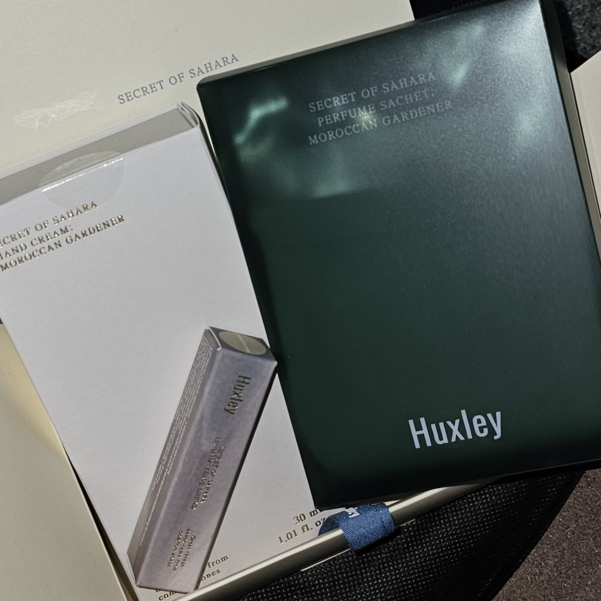 miwon17_'s tweet photo. Gift for carats attending music shows
Huxley for mubank
(Hand cream, perfume sachet,lip balm)
Banila co for inkigayo
(Barbie scrunchie, lip balm, mist) https://t.co/HTyZJg3iaI