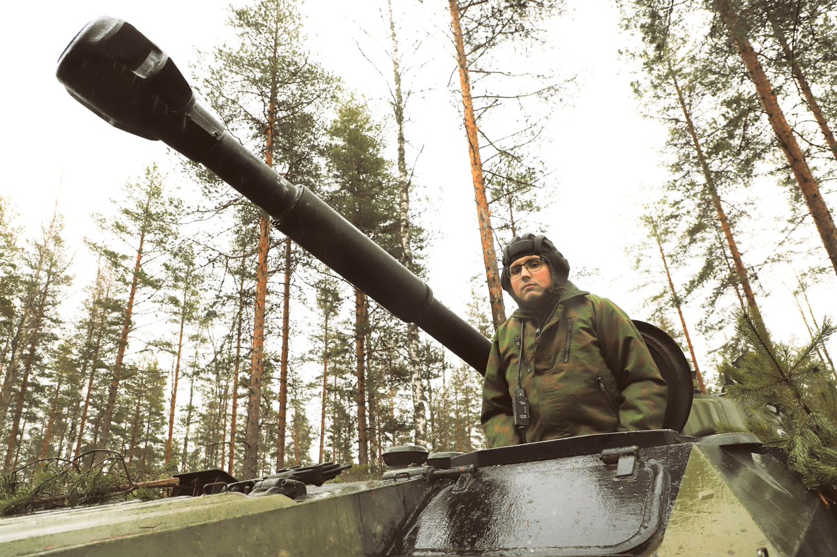 MaasotaK's tweet photo. Tykistökoulun ampumaharjoitus on saatu turvallisesti päätökseen. Kiitos kaikille osallistuneille onnistuneesta harjoituksesta ja turvallista paluumarssia kotijoukko-osastoihin! #tykkah #maask #koulkesk #Maavoimat https://t.co/1kodrj5rTd