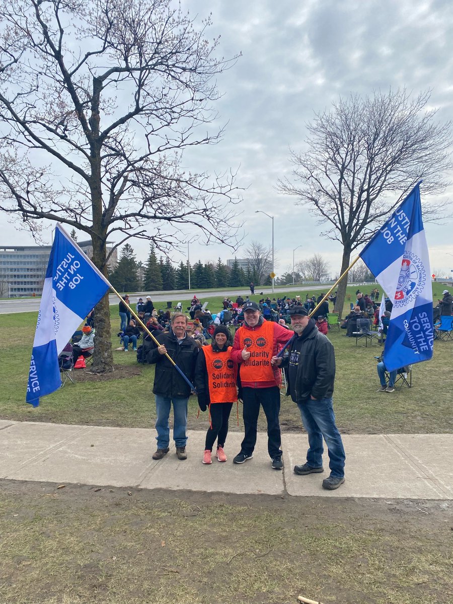 iamunioncanada's tweet image. Les membres d&apos; #IAMAW412 sont en #solidarité avec @psac_afpc dans leur lutte pour des salaires équitables et des conditions de travail décentes. Leur victoire est une victoire pour toutes nos communautés. #greveAFPC2023